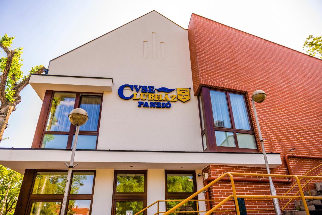 Cegléd Cvse Clubhaz Es Panzio Bed & Breakfast エクステリア 写真