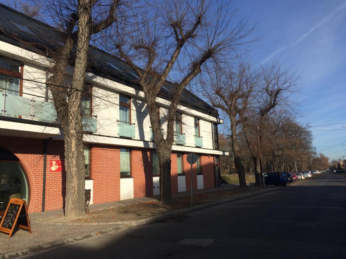 Cegléd Cvse Clubhaz Es Panzio Bed & Breakfast エクステリア 写真