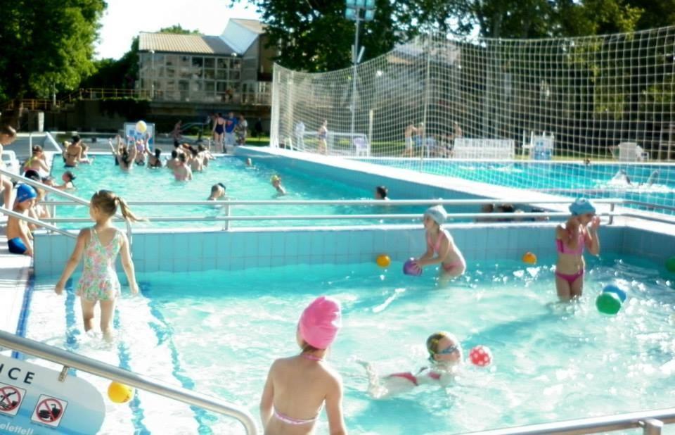 Cegléd Cvse Clubhaz Es Panzio Bed & Breakfast エクステリア 写真