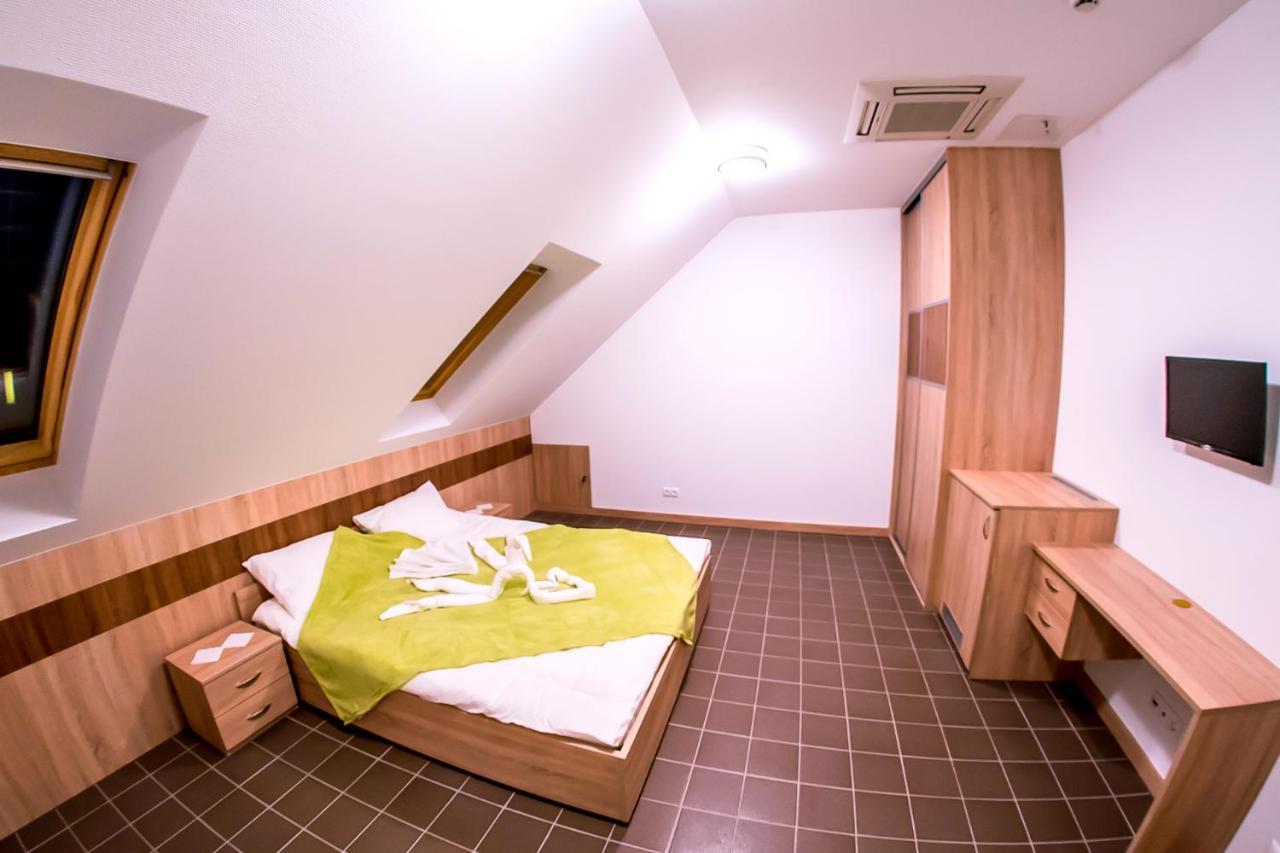 Cegléd Cvse Clubhaz Es Panzio Bed & Breakfast エクステリア 写真