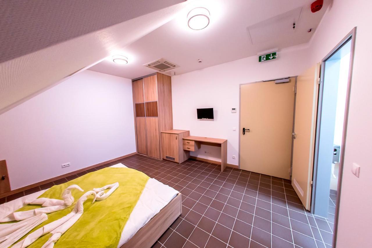 Cegléd Cvse Clubhaz Es Panzio Bed & Breakfast エクステリア 写真