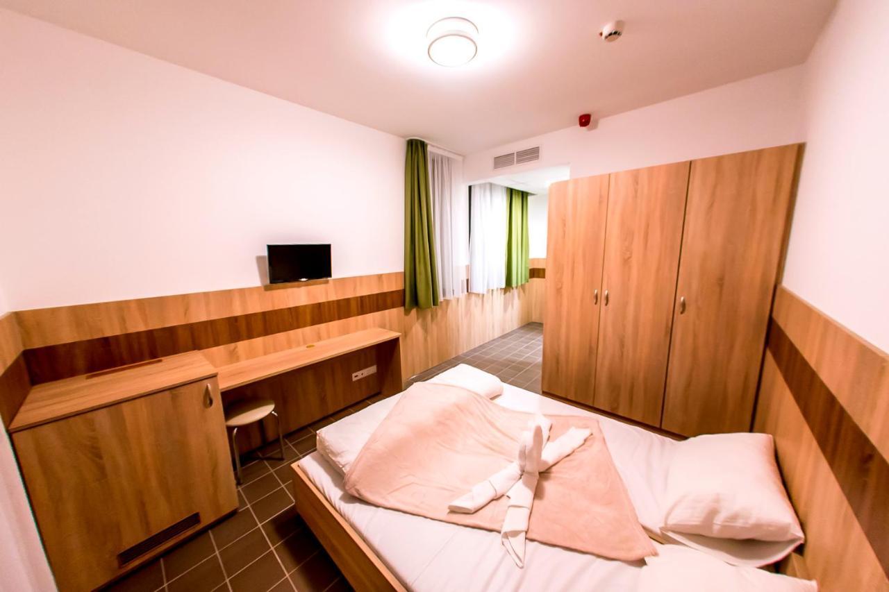 Cegléd Cvse Clubhaz Es Panzio Bed & Breakfast エクステリア 写真