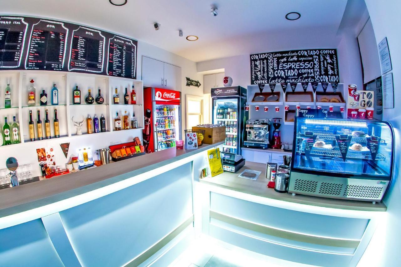 Cegléd Cvse Clubhaz Es Panzio Bed & Breakfast エクステリア 写真