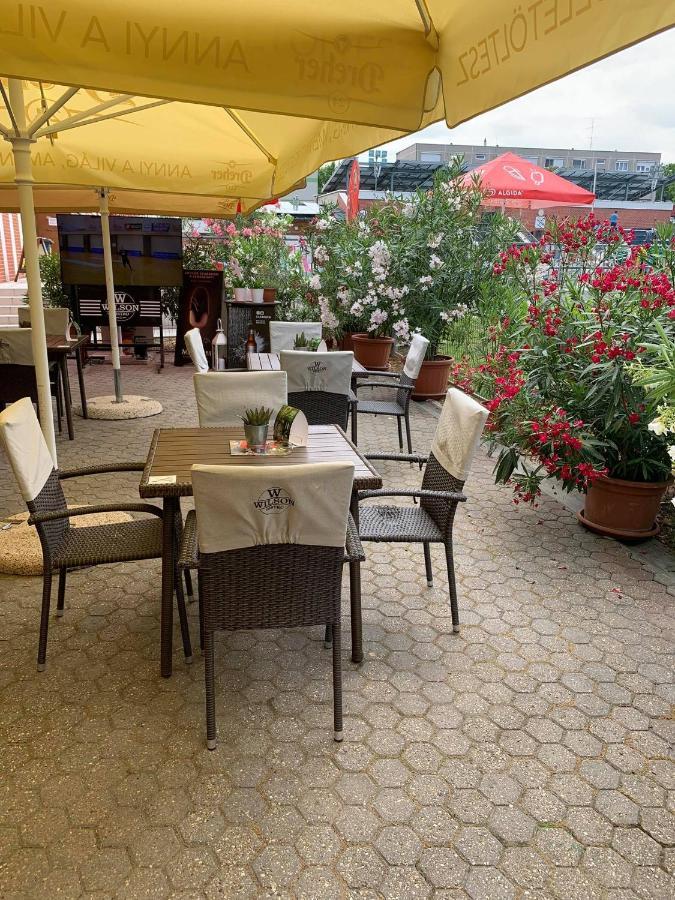Cegléd Cvse Clubhaz Es Panzio Bed & Breakfast エクステリア 写真
